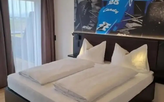 RINGRAST Hotel