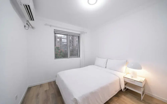 Tyms Elegant 4BR 2BA APT Changning