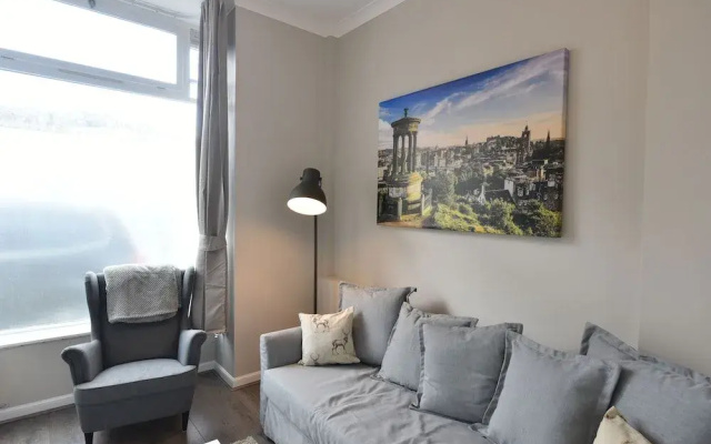 First Pleasance Luxury Apartment