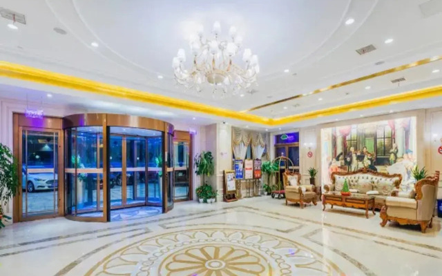 Vienna Hotel Shanghai Gucun Park