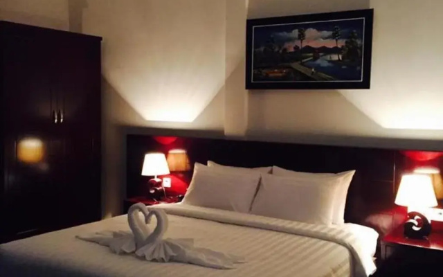 Golden Apple Hotel
