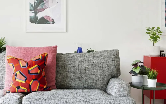 Stylish & Modern 2bed Apt, 5m to Overground