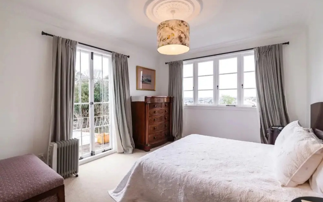 Boutique Apartment in Newmarket