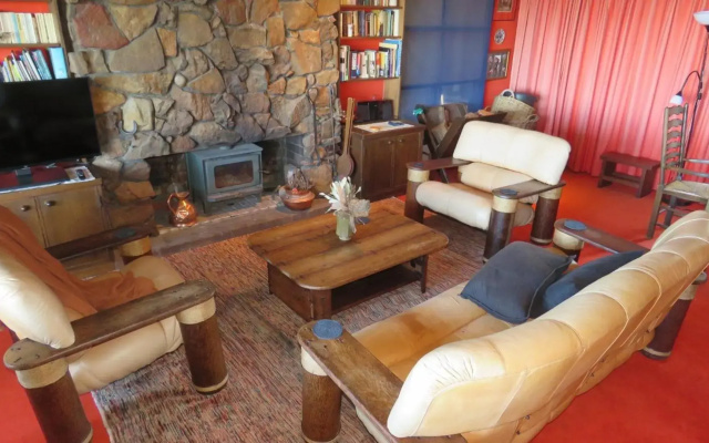 Moonya Lodge