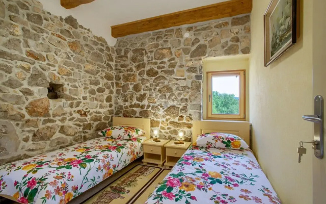 Beautiful Home in Garica With Wifi and 4 Bedrooms