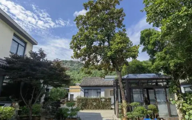 Xinchang Hidden Peak Foot Inn (19th Peak Scenic Area Classic of Mountains and Seas Heroic Road)