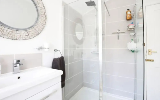 Modern, Chic 2BR Townhouse in Central Oxford