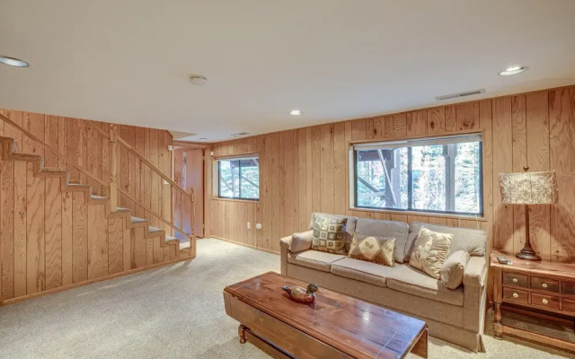 Close to Trails: Family-friendly Stateline Home!