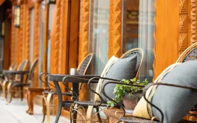 Shangri-La Yunshangyuandan Homestay