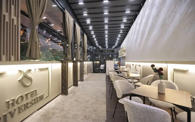 Hotel Riverside