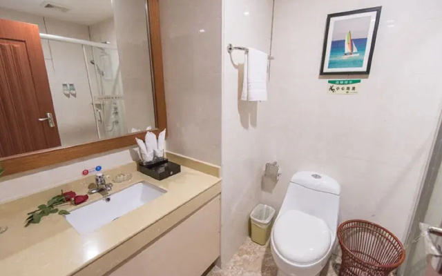 Bafang Junyue Hotel (Zhanjiang Yingzhan Square)