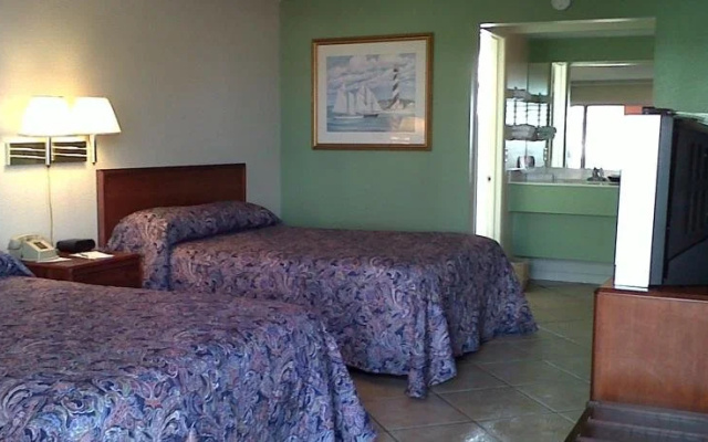 Monterey Inn and Marina
