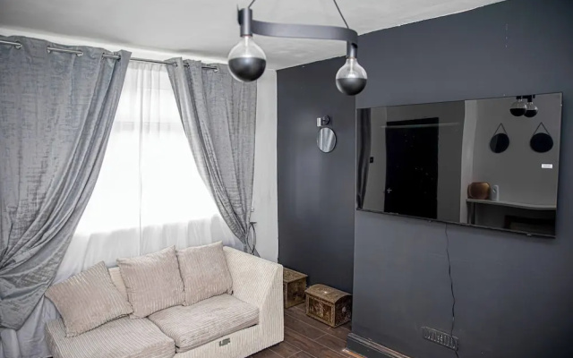 Home in Manchester Near Etihad Stadium - Parking