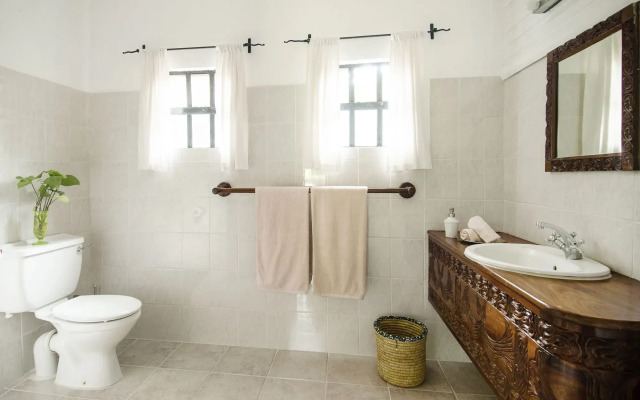 Mount Meru Game Lodge