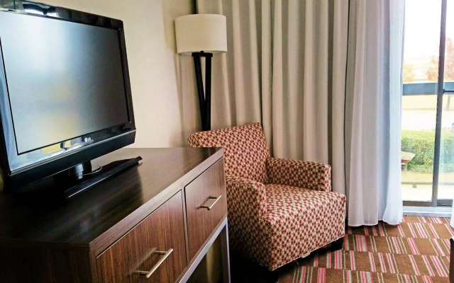 Holiday Inn Irving Las Colinas by IHG
