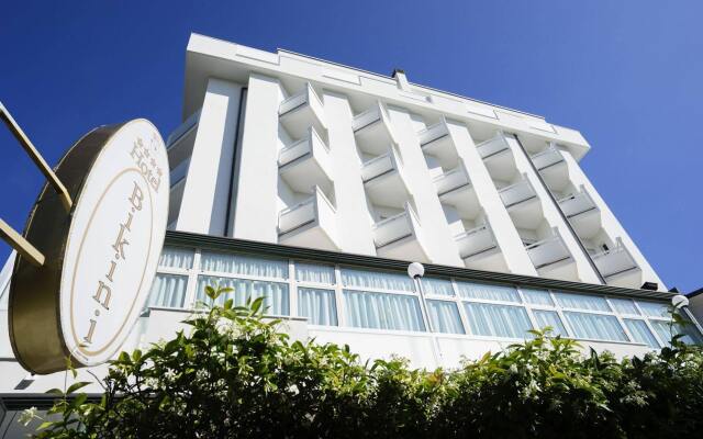 Hotel Bikini вид на фасад