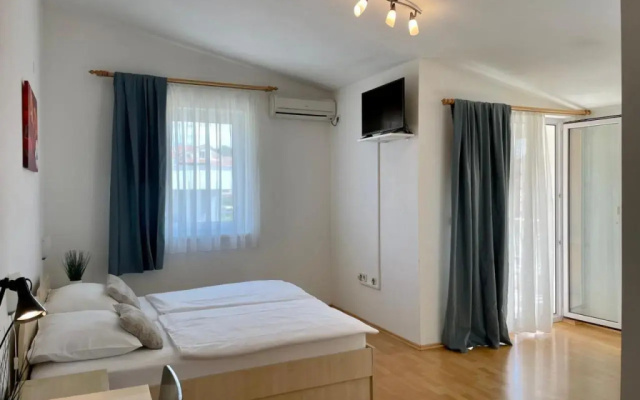 Rooms and Apartments Ana