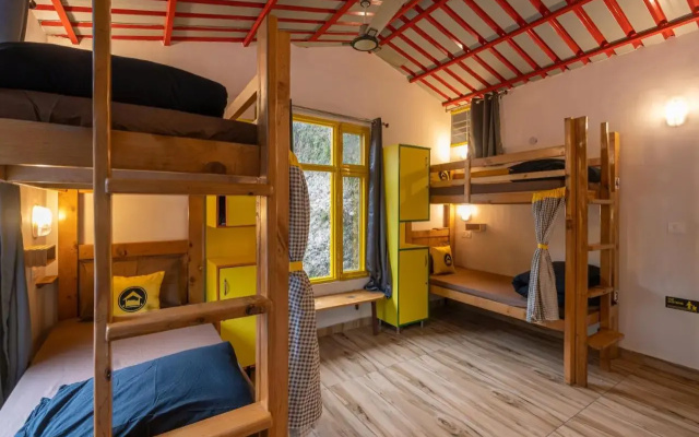 The Hosteller Mussoorie By The Streamside, Kempty