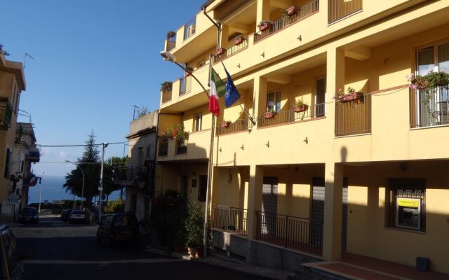Hotel Scilla вид на фасад