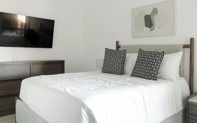 Landing Apartments near Charlotte Convention Center