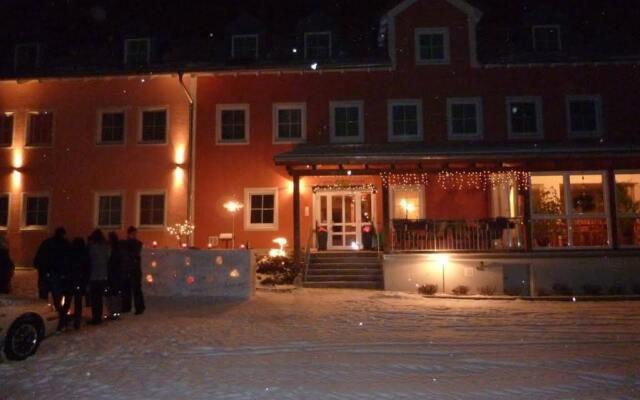 Hotel-pension Scharl Am Maibaum Мюнхен вид на фасад
