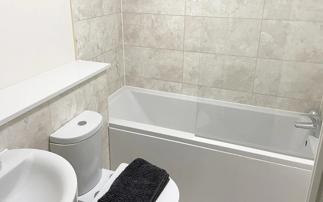 Continental Apartments - 2-bed Farnborough Central