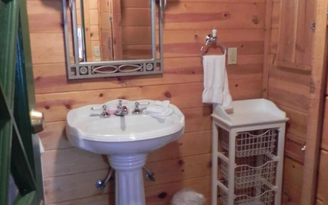 Mechem Dr Apache Village & Cabins by VTrips