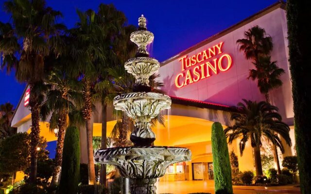 Отель Tuscany Suites & Casino США, Лас-Вегас - 8 отзывов об отеле, цены и фото номеров - забронировать отель Tuscany Suites & Casino онлайн вид на фасад