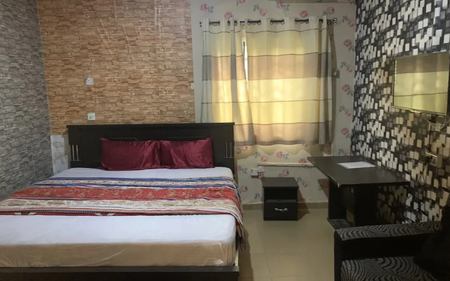 Lorrybee plaza Hotel