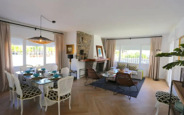 VILLA LUNA Beach Premium 9PAX
