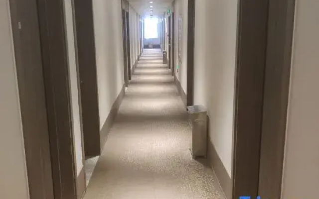 Super 8 Hotel (Beijing Daxing Huangcun Dayuecheng)
