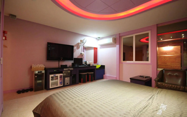 2NE1 Hotel
