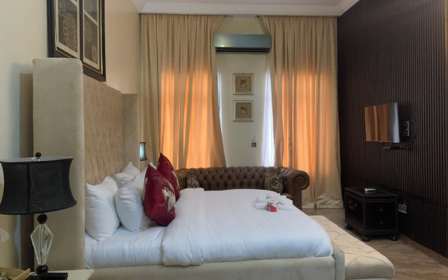 Reina Villa Hotel