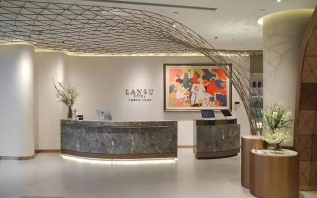 Lanou International Hotel, Hong Kong Middle Road, May Fourth Square, Qingdaoh Square, Qingdao