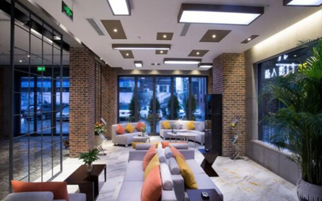 Re Young Loft Hotel