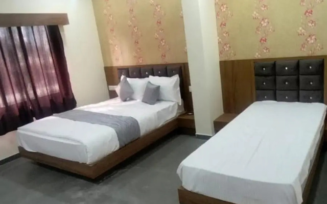 Hotel S G, Vadodara