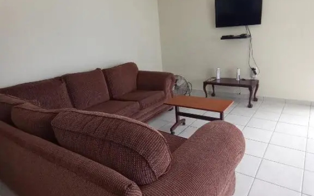 Lovely 2-bedroom vacation home with free parking