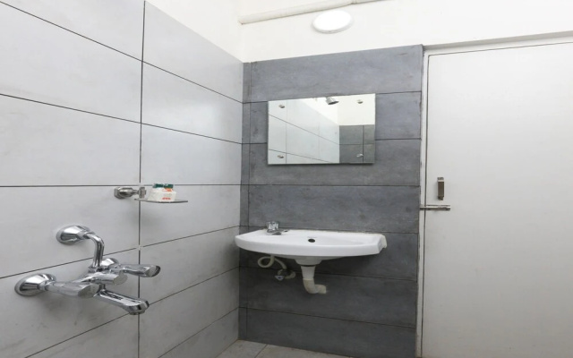 OYO 13536 Hotel Delma