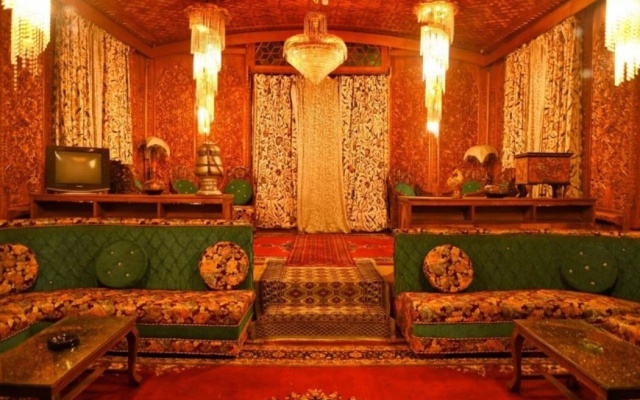 De Laila House Boat