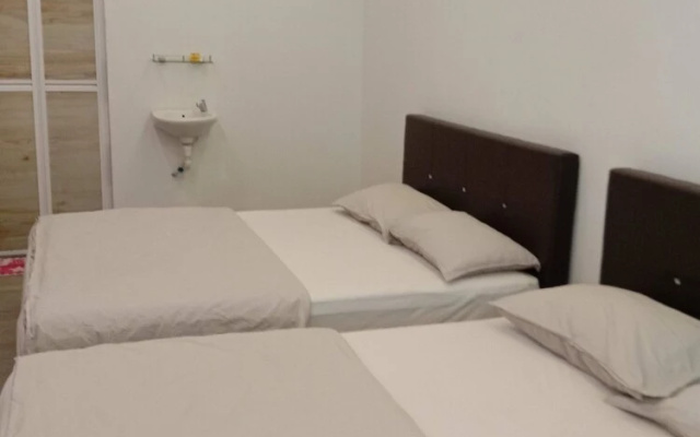 Oyo 90046 Bangi Guest House