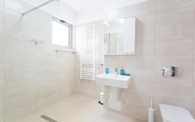 Sunny Olimp 3 ROOMS large apartment- by the sea