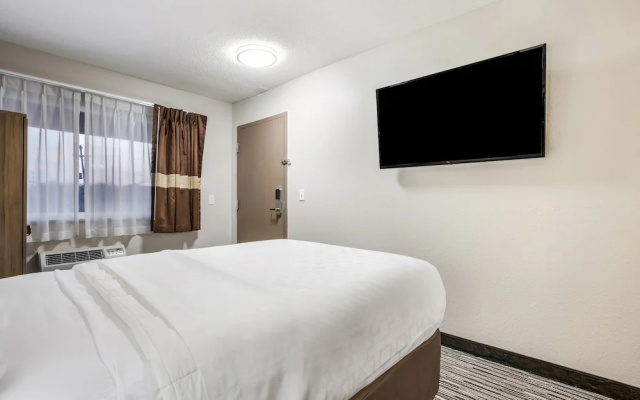 Rodeway Inn East Lansing University Area