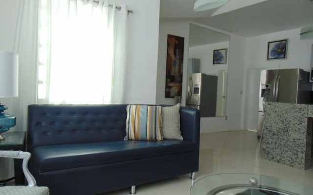 Modern Townhome Prime Location
