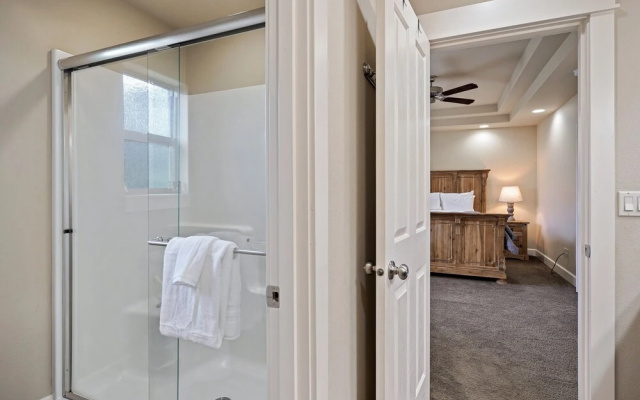 Geary Getaway 3 Bedroom Home by RedAwning