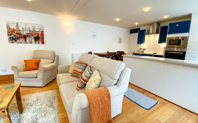 Lower Stable - The Stables Apartments at Meadfoot Bay