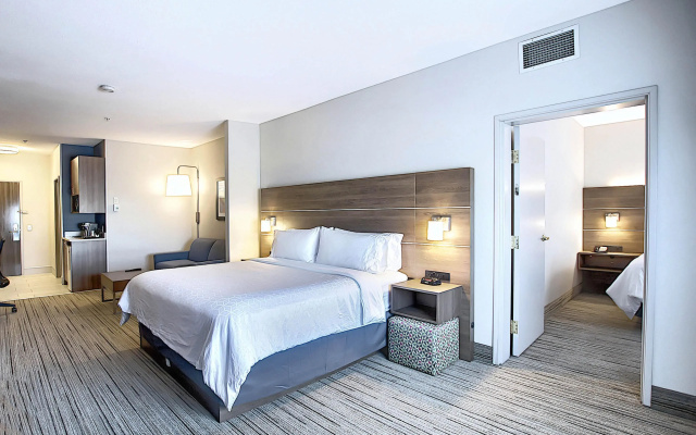 Holiday Inn Express Airport-Calgary by IHG