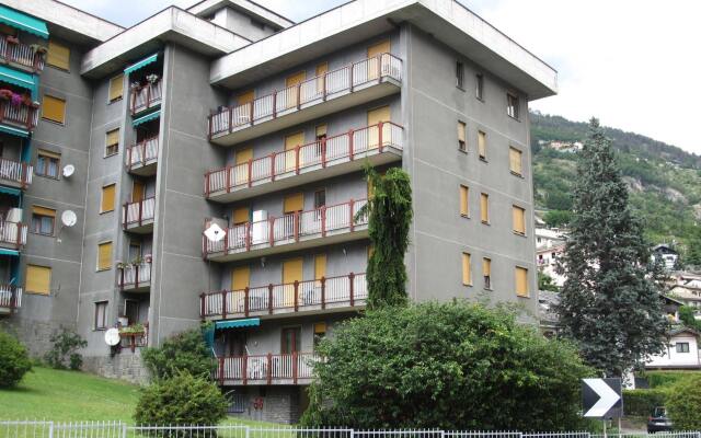 Апартаменты Aosta Belvedere Apartment Аоста вид на фасад