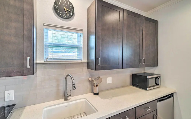 Central & Cozy Houston Studio - Pets Welcome!