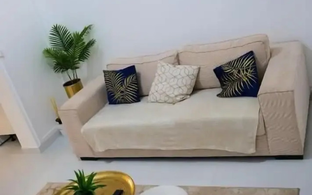 Cyrus Hotel-House