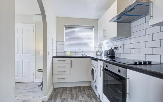 Windsor Burnham Ascot Haven Sleeps 4